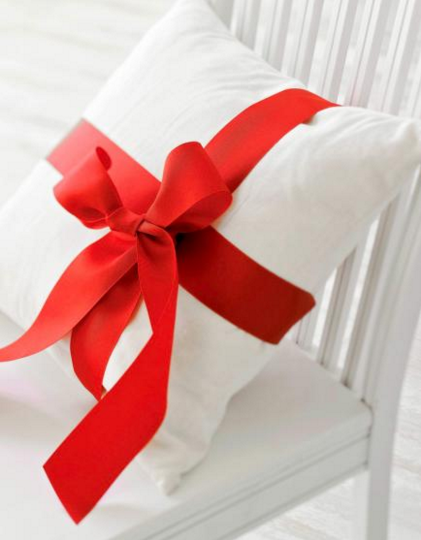 Modern Gem Design: Easy Ways to Decorate Your Clubhouse for the Holidays