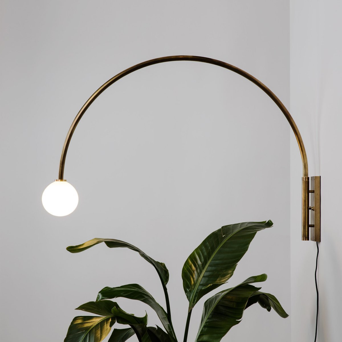 CONTOUR WALL LAMP
